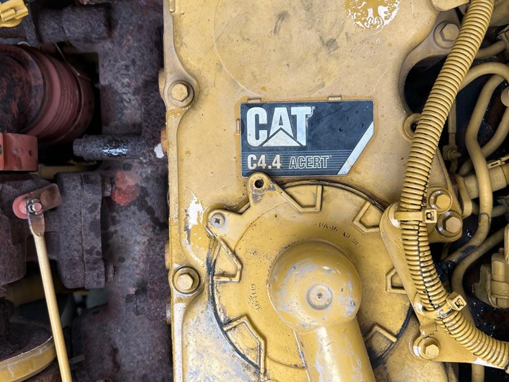2016-caterpillar-325fl-image-23
