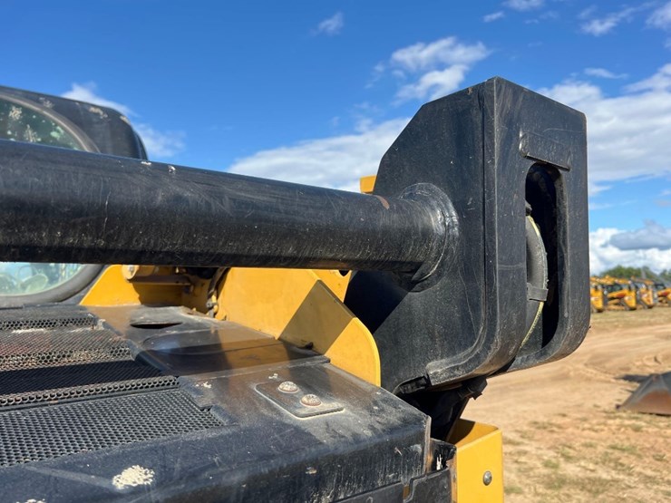 2017-caterpillar-249d-image-16