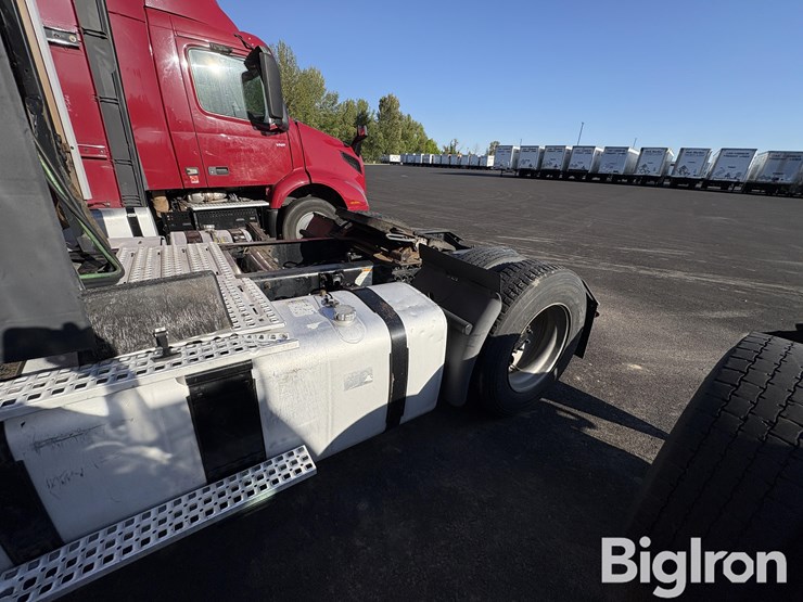 2015-volvo-vnm42t-truck-tractor-image-12