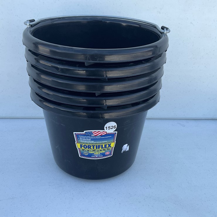 #1526 • 8 Qt Livestock Buckets