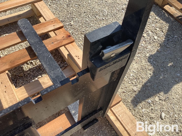 mini-excavator-pallet-fork-attachment-image-11