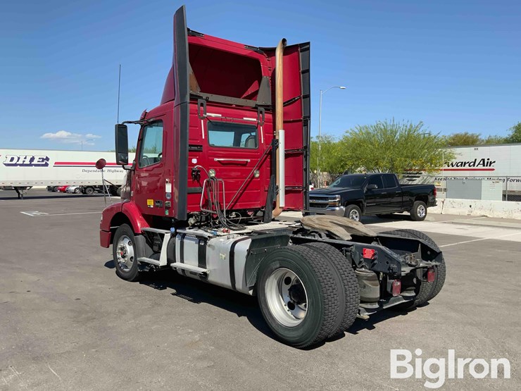 2016-volvo-vnm42t-truck-tractor-image-7