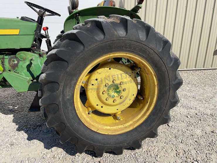 john-deere-2240-image-33