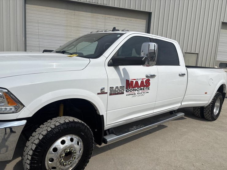 2017-dodge-ram-3500-image-7