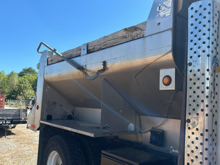 #1963-•-2010-dump-&-spreader-truck*-image-13