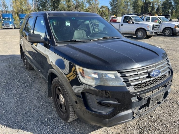 2017-ford-explorer-image-2
