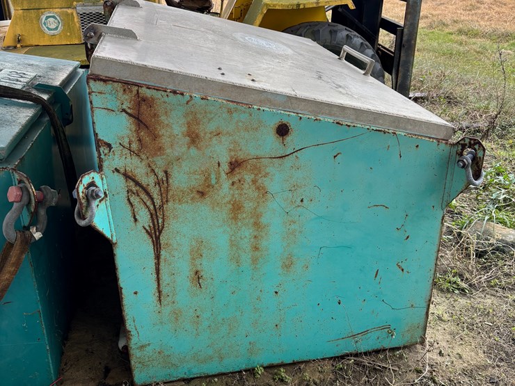 #139-•-laydown-aluminum-toolbox-image-1