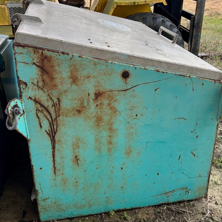 #139 • LAYDOWN ALUMINUM TOOLBOX