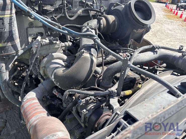 2015-peterbilt-337-image-18