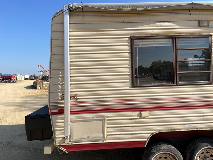 #1900-•-1989-companion-gooseneck-camper-(has-wi-title)-image-20