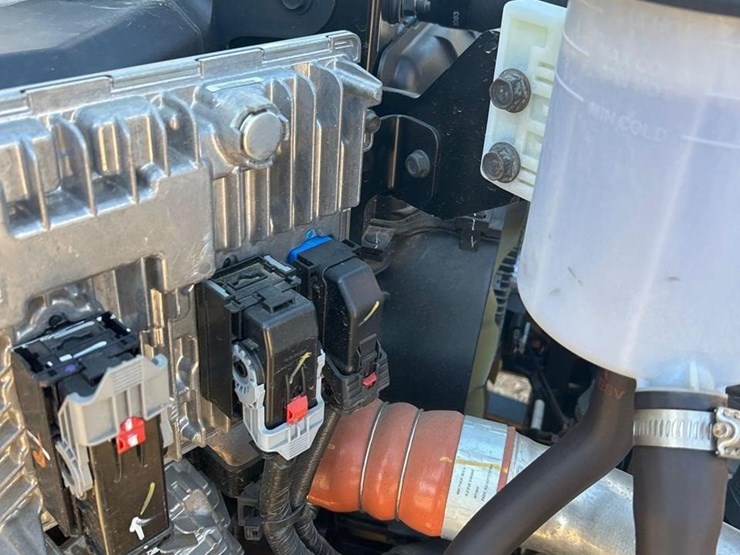 2023-chevrolet-silverado-6500hd-image-63