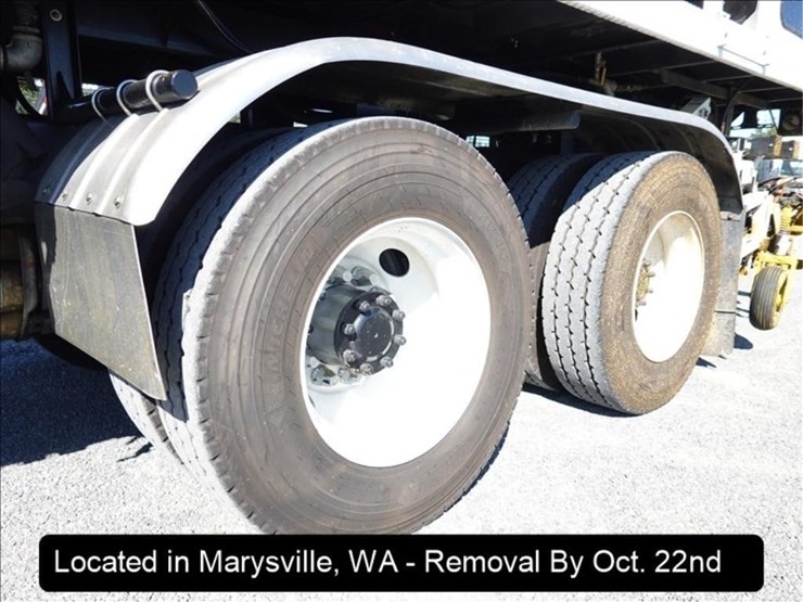 2009-peterbilt-pb320-image-34