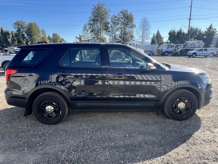 2017-ford-explorer-image-3