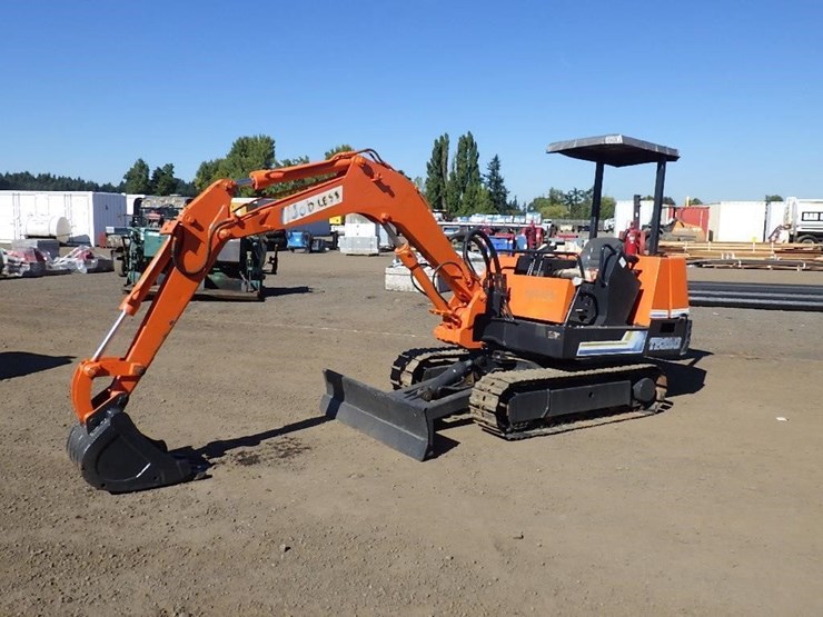 takeuchi-tb260-image-1