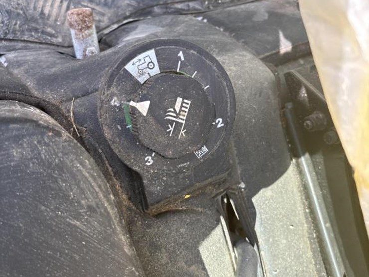 john-deere-1025-image-49
