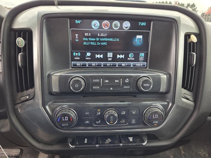 2018-chevrolet-2500-image-42