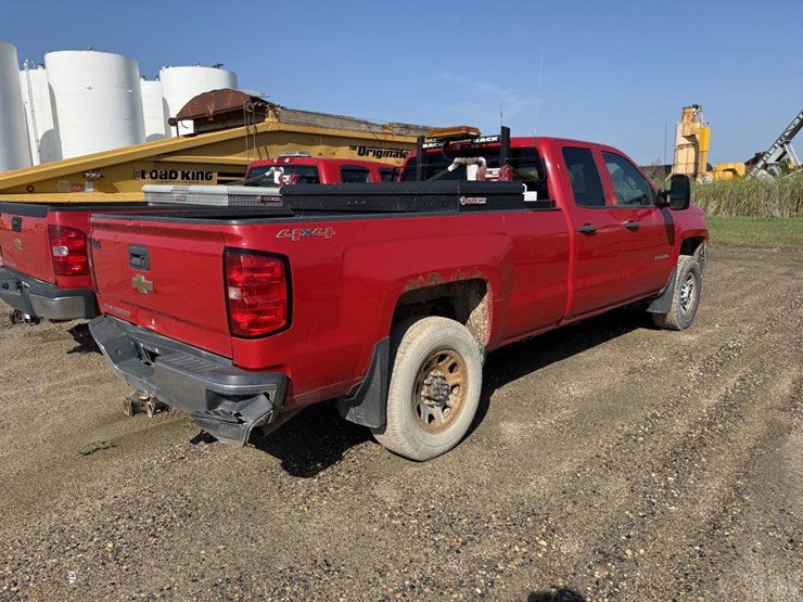 #2114-•-2015-chevrolet-silverado-2500hd-4x4-pickup-truck-image-5