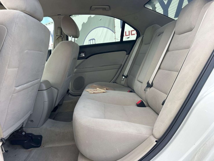 2008-ford-fusion-se-sedan-image-19