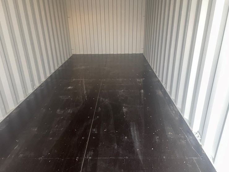 #303-•-20'-shipping-container-image-11