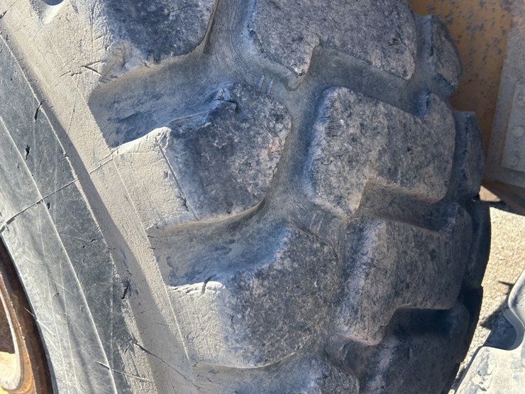 2004-volvo-a40d-image-73