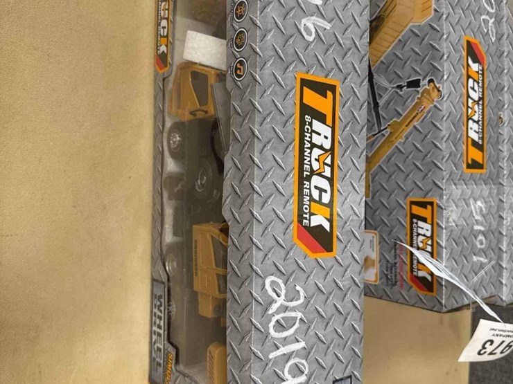 unused-toy-remote-controlled-crane-truck-image-2