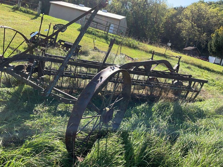 steel-wheel-side-bar-rake,-located-field-image-3