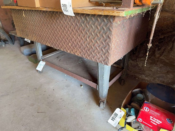 heavy-duty,-metal-framed,-rolling-shop-bench-with-vice-image-2