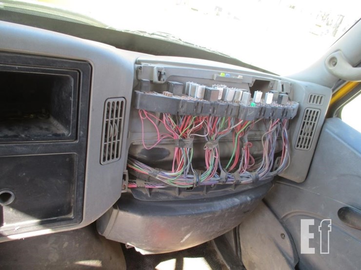 2011-international-durastar-4300-image-9