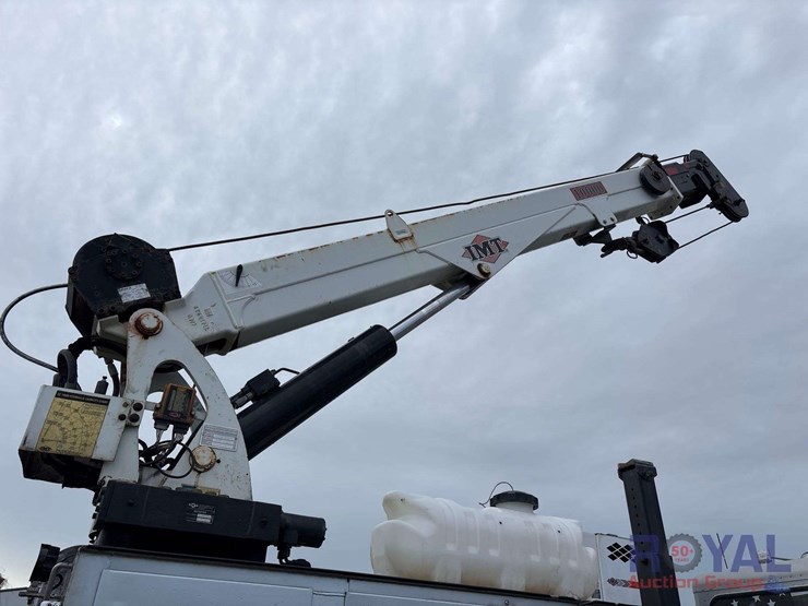 2014-peterbilt-337-image-28