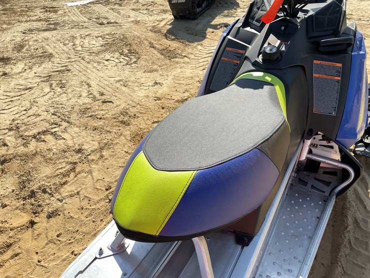 #1897-•-2024-polaris-indy-550-sport-snowmobile-(sells-with-bill-of-sale-only)-image-45