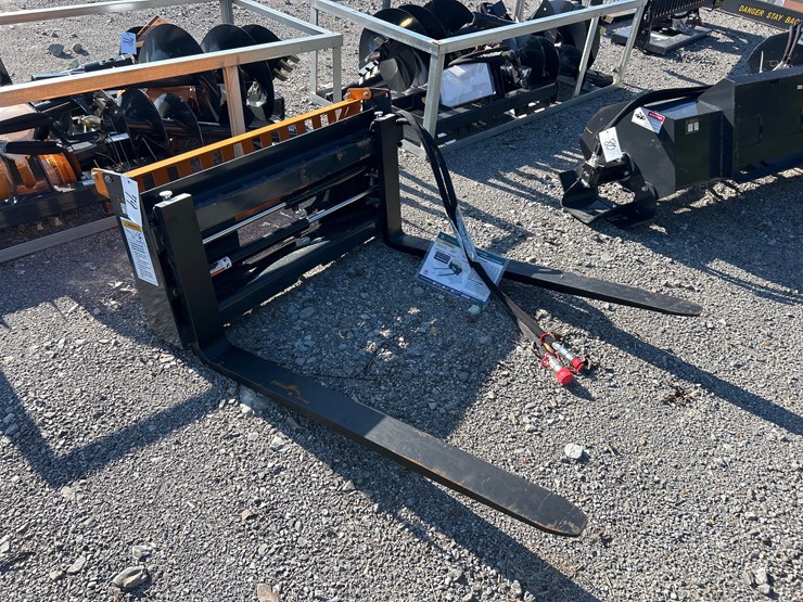 #79-•-48”-hydraulic-skid-steer-pallet-forks-image-1