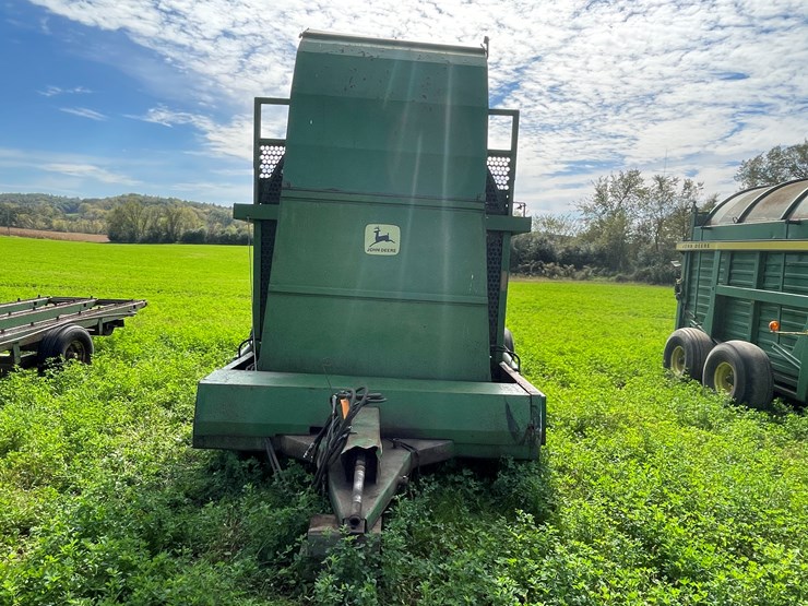 john-deere-200-image-2