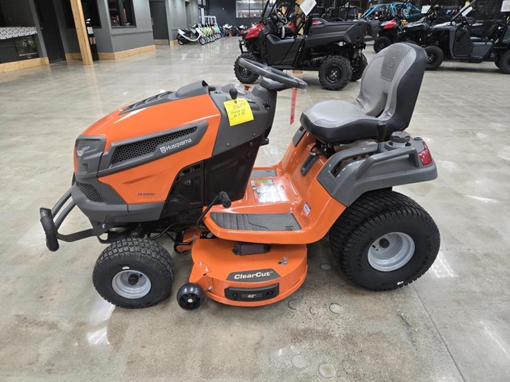 #1783-•-husqvarna-ts-242xd-lawn-mower-image-2