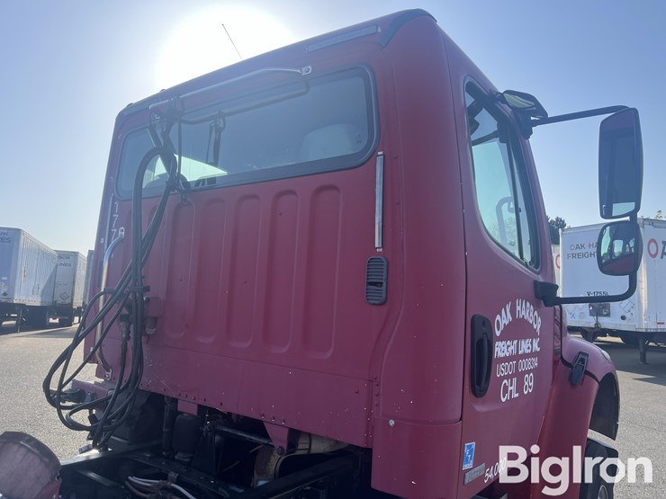 2006-freightliner-m2-truck-tractor-image-15