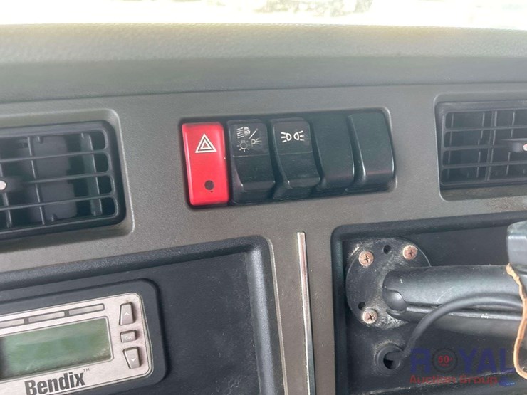 2018-kenworth-t680-image-28