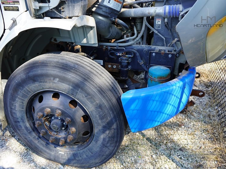 2007-freightliner-business-class-m2-106-image-28