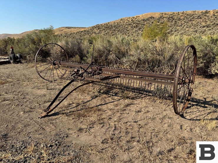 antique-hay-rake-image-1