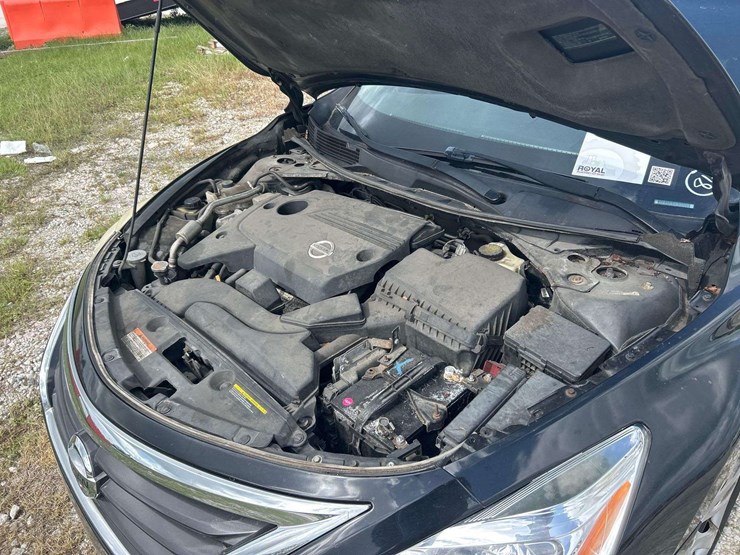 2015-nissan-altima-sedan-image-7