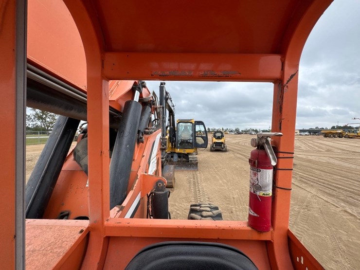 2013-jlg-8042-telescopic-forklift-image-19