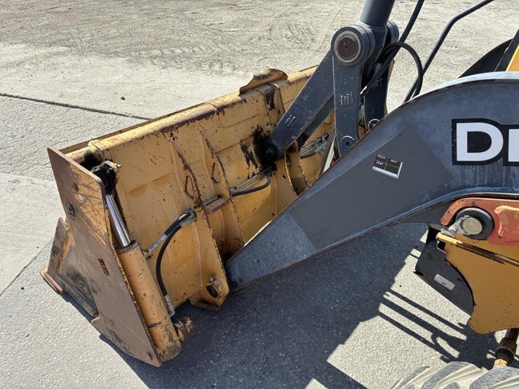 2015-deere-210l-image-5