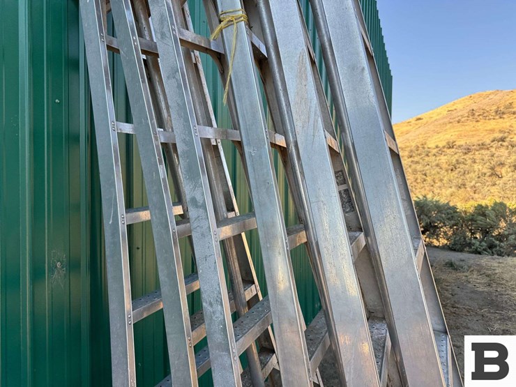 8'-aluminum-orchard-ladders-image-9