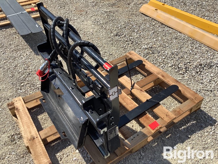 2025-giyi-cyhc-mini-skid-steer-hyd-side-shift-fork-image-5