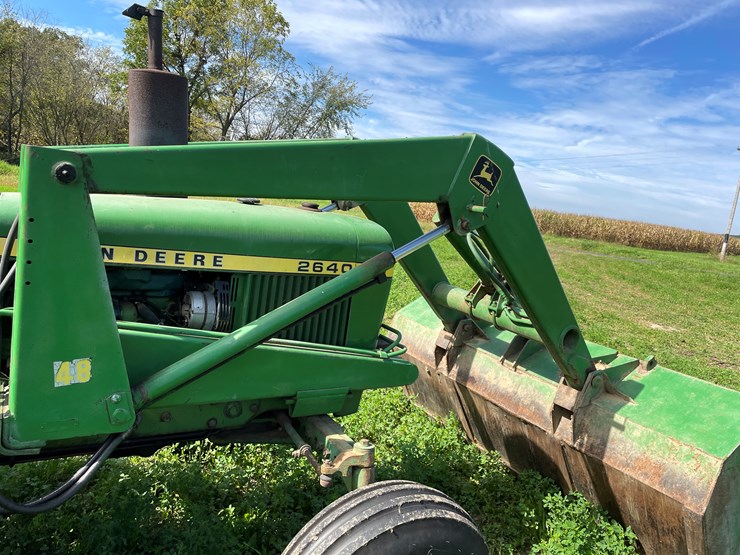 john-deere-2640-image-38