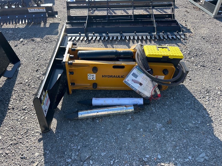 #76-•-skid-steer-hydraulic-hammer-w/-two-bits-image-2
