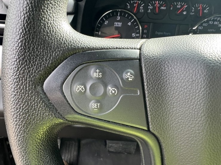 2015-chevrolet-tahoe-image-27