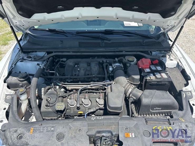 2015-ford-taurus-se-sedan-image-9