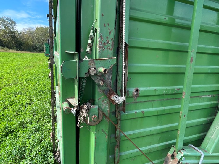 john-deere-200-image-22