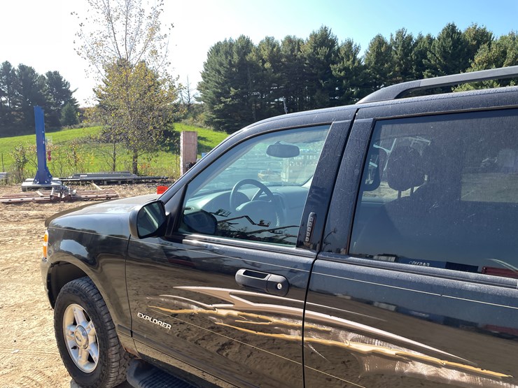 2004-ford-explorer-image-30
