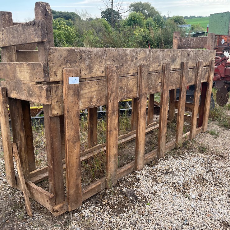#3346 • Cattle Bunk Feeder
