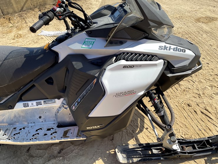 #1896-•-2020-ski-doo-grand-touring-600-snowmobile-(sells-with-bill-of-sale-only)-image-15